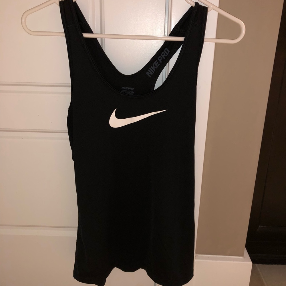 Never worn Nike S women’s black dry fit tank top